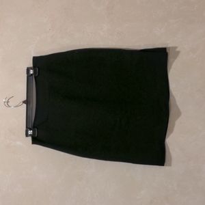 G Collection black skirt with side slits, size 10